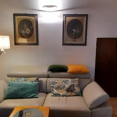 Apartment In Palazzo Bucelli