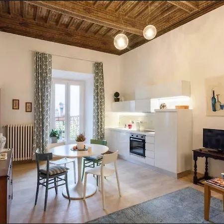 Apartment In Palazzo Bucelli *