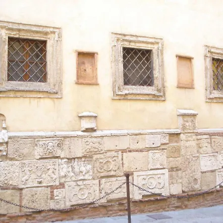 Apartment In Palazzo Bucelli *